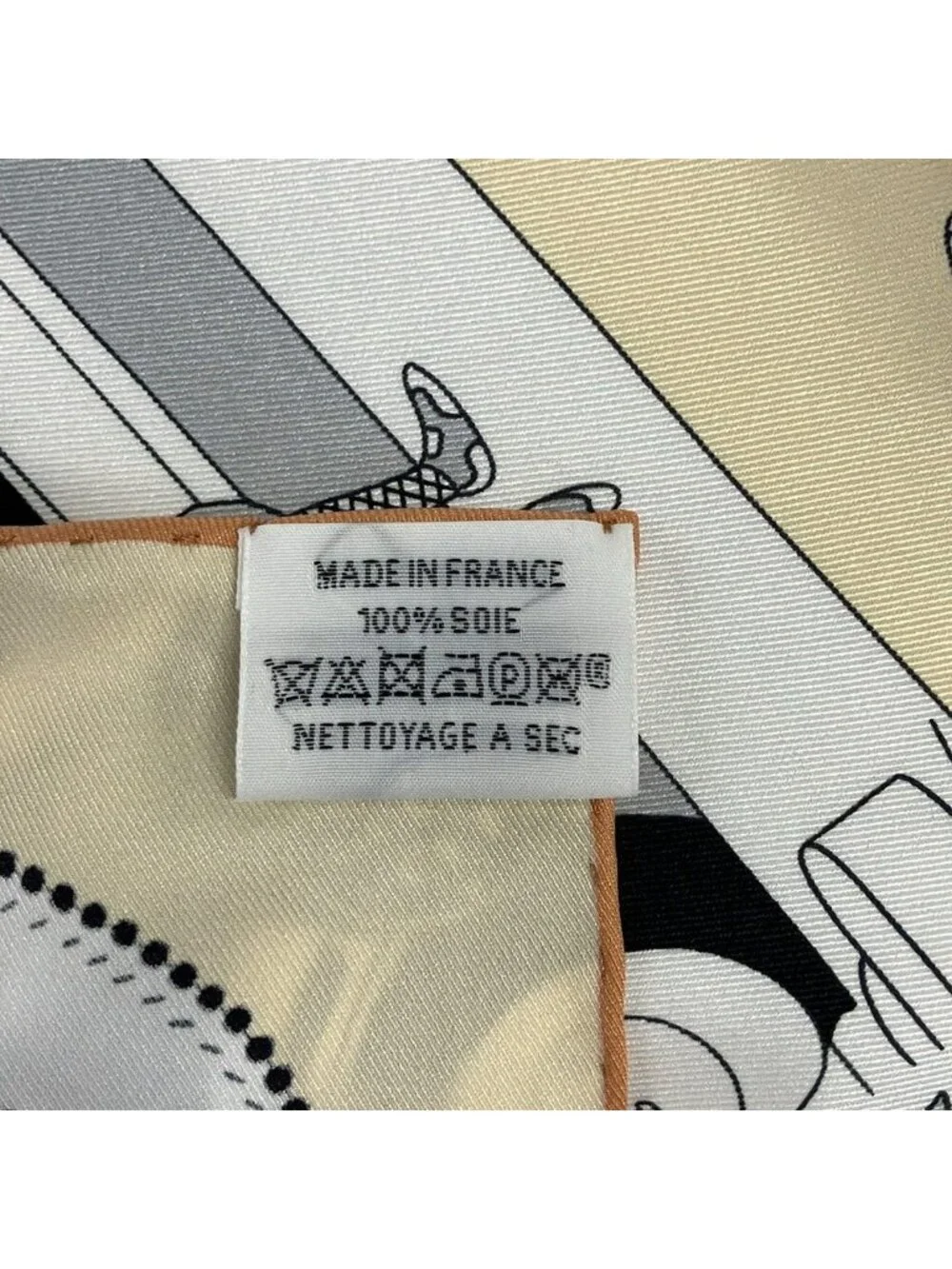 Hermes Scarf Carre 70 Ivory Black Multi Vintage Confort en Automobile
